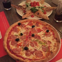 Foto tirada no(a) Pizza Pino Restaurant por Elena em 7/1/2016