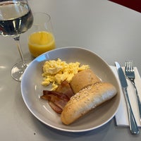 7/19/2022에 Manfred B.님이 Austrian Airlines Business Lounge | Schengen Area에서 찍은 사진