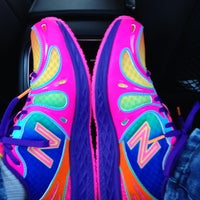 Photo prise au New Balance par Reilly L. le2/24/2013