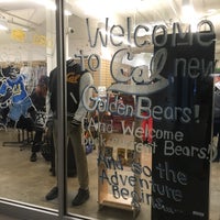 รูปภาพถ่ายที่ Cal Student Store โดย Jane L. เมื่อ 1/29/2020