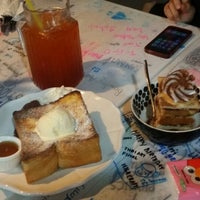 12/1/2014 tarihinde Gumunbraz S.ziyaretçi tarafından D.O.D Cafe (甜の部)'de çekilen fotoğraf