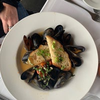 Foto scattata a Waterfront Restaurant da Danielle R. il 10/15/2022