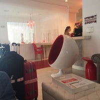 Foto scattata a RED South Beach Hotel da KATHY K. il 8/15/2016