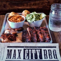 รูปภาพถ่ายที่ Max City BBQ โดย Calvin L. เมื่อ 11/7/2016