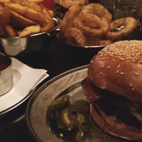 Foto tirada no(a) Brother Burger and the Marvellous Brew por Marie-Claire B. em 8/7/2015
