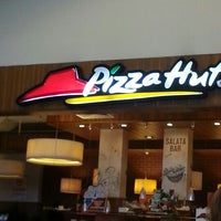 Photo taken at Pizza Hut by Emre Y. on 6/5/2013