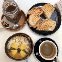 Foto diambil di Negra Café oleh Ippa F. pada 8/22/2018