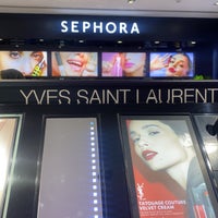 Photo taken at Sephora by 💛💛 on 5/1/2022