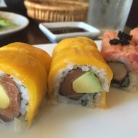 Foto tirada no(a) sushi d por Barb L. em 8/28/2015