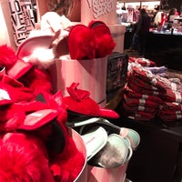 Photo taken at Victoria&amp;#39;s Secret by Sa . on 12/22/2018