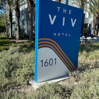 Foto diambil di The Viv Hotel, Anaheim, a Tribute Portfolio Hotel oleh Ahmed S. pada 8/31/2023