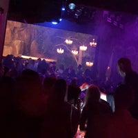 รูปภาพถ่ายที่ Intrigue Nightclub โดย Mas م. เมื่อ 8/23/2018