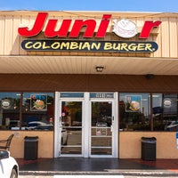5/14/2018 tarihinde Junior Colombian Burger - South Trail Circleziyaretçi tarafından Junior Colombian Burger - South Trail Circle'de çekilen fotoğraf