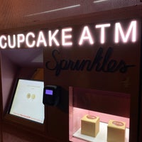 Foto tomada en Sprinkles Chicago ATM  por Faris ❄️ el 1/1/2021