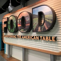 Foto tirada no(a) FOOD: Transforming the American Table 1950–2000 por Spatial Media em 11/26/2023