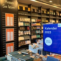 Foto tomada en Mayersche Buchhandlung  por Mark S. el 10/1/2022