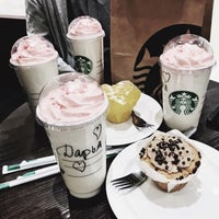 Photo taken at Starbucks by Daria C. on 4/16/2018