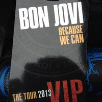Photo taken at Bon Jovi - Because We Can Tour. Convidado Especial: Nickelback by Fábio V. on 9/22/2013