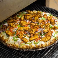 4/18/2018 tarihinde Bombay Pizza Houseziyaretçi tarafından Bombay Pizza House'de çekilen fotoğraf