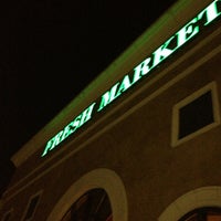 Foto tirada no(a) The Fresh Market por Mad G. em 3/2/2013