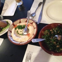 Das Foto wurde bei Hanna&amp;#39;s Middle Eastern Restaurant and Market von Gabriella D. am 2/23/2013 aufgenommen
