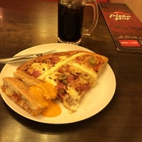 Photo taken at Pizza Hut by Beatriz N. on 7/26/2018