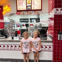Photo taken at In-N-Out Burger by Galen T. on 6/2/2022