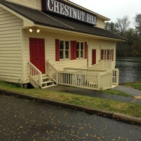 Foto tirada no(a) Chestnut Hill Restaurant and Bar, Inc. por Walt F. em 3/24/2013