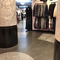 Photo taken at Saks OFF 5TH by Booie on 1/4/2019