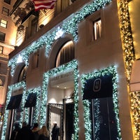 Photo taken at Harry Winston by Booie on 12/10/2018