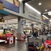 Photo taken at Gelson&amp;#39;s by Booie on 11/8/2018
