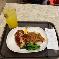 Photo taken at Hawker Chan Hong Kong Soya Sauce Chicken Rice &amp;amp; Noodle by Aygul Bilgi C. on 4/12/2024