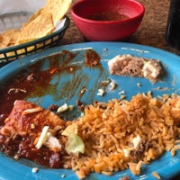 Foto tomada en Pina Fiesta Mexican Restaurant LLC  por Ryan W. el 4/11/2019