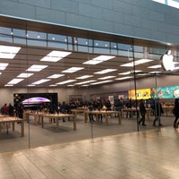 Photo taken at Apple Yorkdale by Scooter T. on 2/6/2019