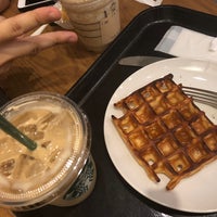 Photo taken at Starbucks by そよ on 10/7/2018