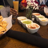 รูปภาพถ่ายที่ Campuzano Mexican Food โดย Kennedy H. เมื่อ 10/28/2018
