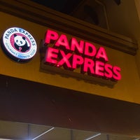 รูปภาพถ่ายที่ Panda Express โดย Shai S. เมื่อ 3/3/2019