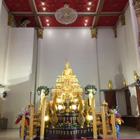 Photo taken at Wat Samphantawong by Edward A. on 8/15/2021