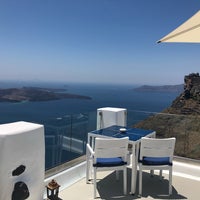 Foto diambil di Iconic Santorini, a boutique cave hotel oleh Saad pada 6/9/2019