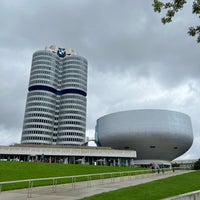 Foto diambil di BMW-Hochhaus (Vierzylinder) oleh Saad pada 9/11/2022