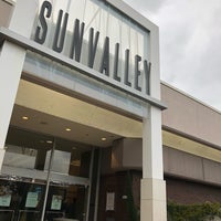 Foto tirada no(a) Sunvalley Shopping Center por Jimmy B. em 12/21/2018