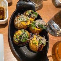 Foto diambil di The One Sushi + oleh Deborah J. pada 11/28/2023