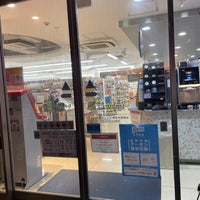Photo taken at ナチュラルローソン＆food kurkku 神宮外苑西店 by Shige S. on 12/12/2020