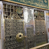Photo taken at قبر الرسول صلى الله عليه وسلم Tomb of the Prophet (peace be upon him) by Fahad ❄. on 4/30/2024