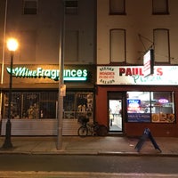 Foto tirada no(a) Paulie&amp;#39;s Pizza por Robert M. em 10/28/2017