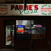 รูปภาพถ่ายที่ Paulie&amp;#39;s Pizza โดย Robert M. เมื่อ 10/15/2017