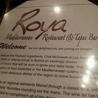 Das Foto wurde bei Roya Mediterranean Restaurant and Tapas Bar von J. B. am 9/27/2013 aufgenommen