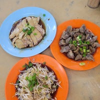 Photo taken at Restoran Lou Wong Tauge Ayam KueTiau (老黄芽菜鸡沙河粉) by Sue Ann L. on 9/30/2023