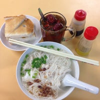 Photo taken at Nong Xiang Yuan Porridge (Tanjong Rhu) by Tan M. on 6/2/2014