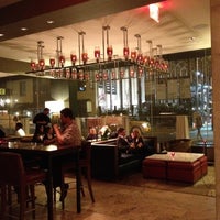 11/13/2012 tarihinde Carmen d.ziyaretçi tarafından Ca Va Lounge @ Ca Va Brasserie'de çekilen fotoğraf